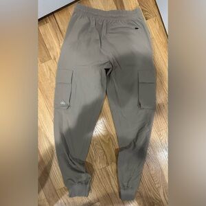 Alo Yoga Mens Tan Cargo Division Field Pants. Never worn, removed tags.